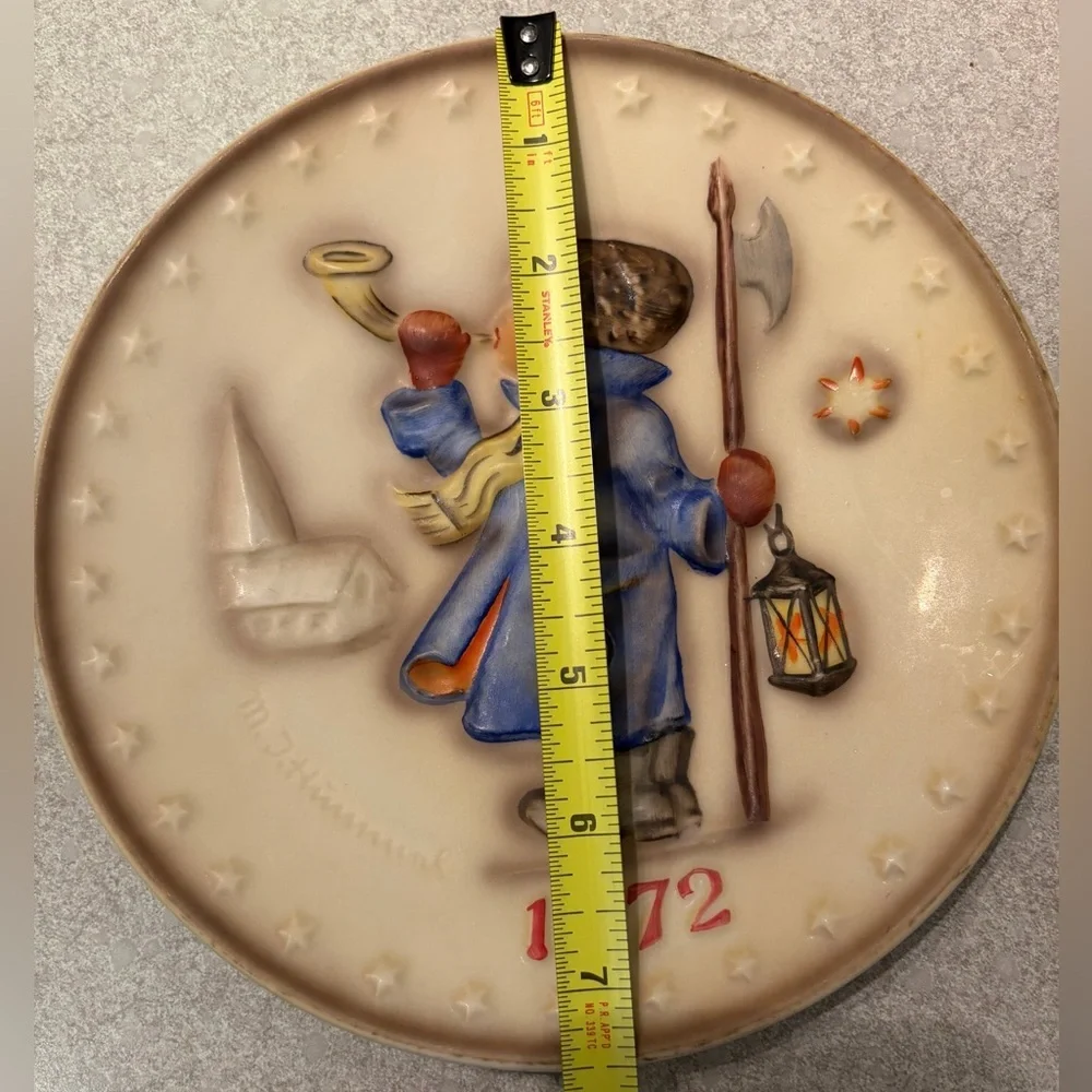 Goebel M.J. Hummel 2nd Annual Plate 1972 -#265 "Hear Ye, Hear Ye” - Picture 6 of 8
